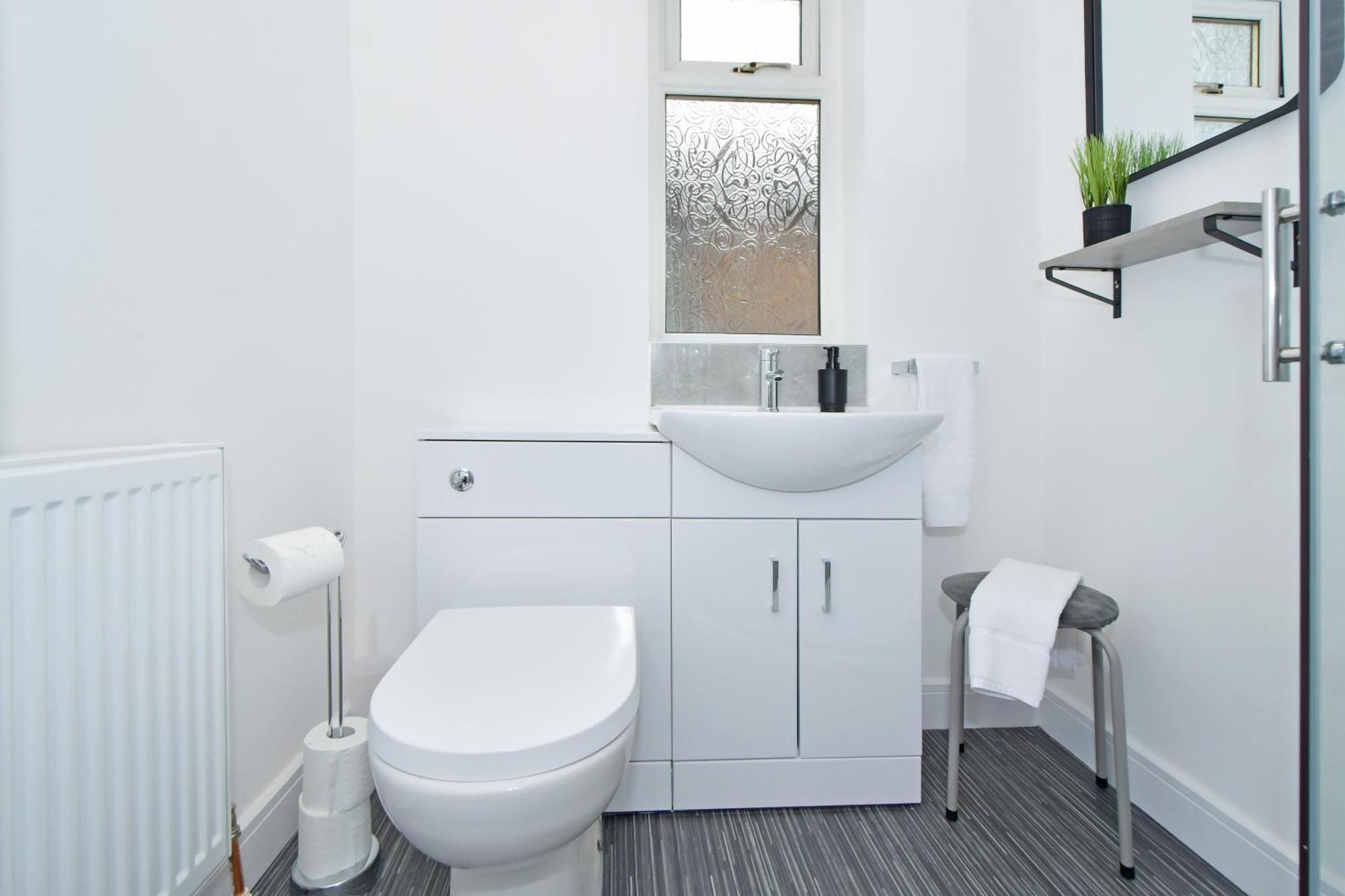 Sapphire Apartments By Yourstays - Luxury 2 Bedroom Apartments In Crewe Zewnętrze zdjęcie